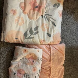 Nursery bedding set